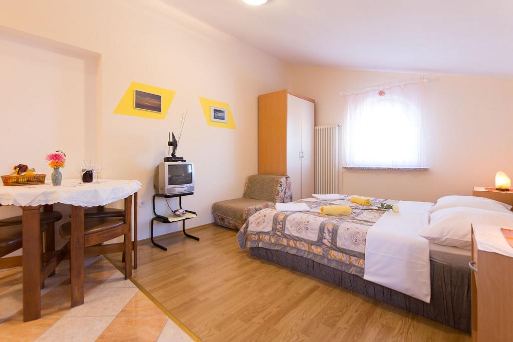 Apartments Juras Brzac Luaran gambar